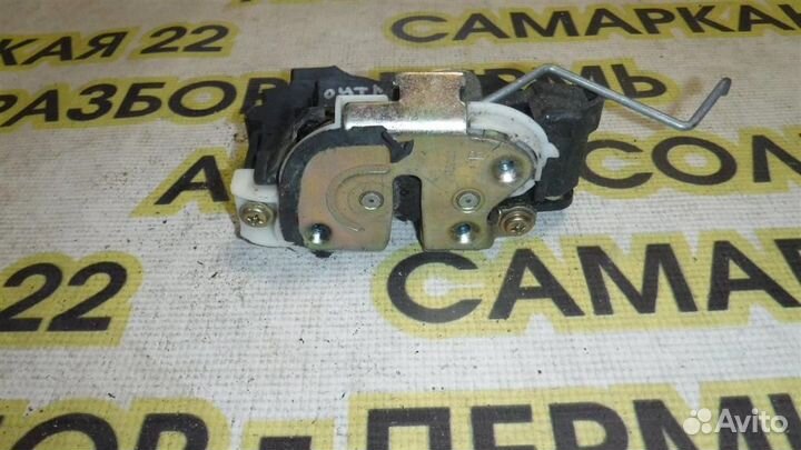 Замок двери передней правой Mitsubishi Outlander