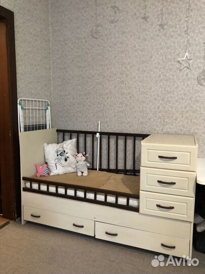 Детская кровать с пеленальным комодом