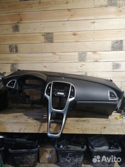 Торпедо Opel Astra J GTC