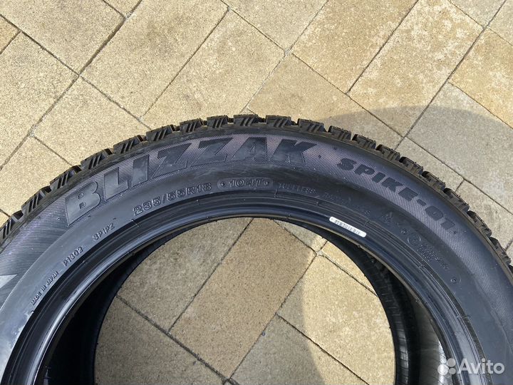 Bridgestone Blizzak Spike-01 235/55 R18 104T