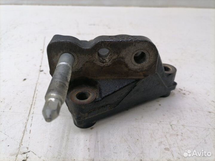 Кронштейн двигателя правый Toyota Avensis 3