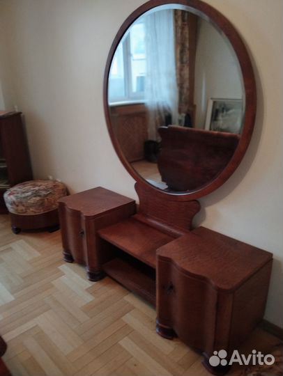 Антикварный спальный гарнитур. Кровать, зеркало