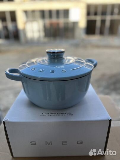 Кастрюля чугунная Smeg