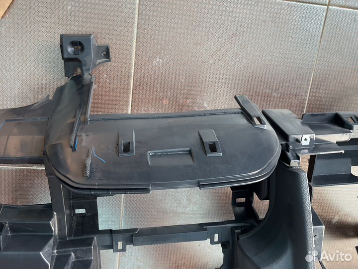 Торпедо Nissan Tiida C11