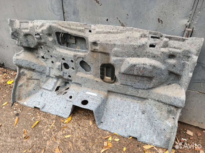 Шумоизоляция моторного щита Nissan Tiida C11