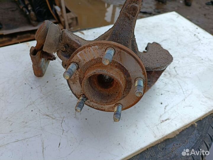 Поворотный кулак Правый Форд Фокус 2. 2007 г