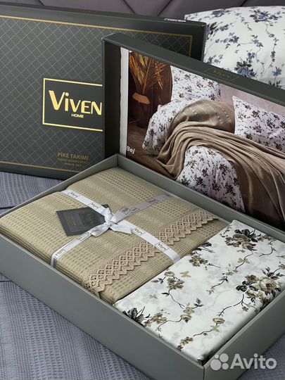 Постель с покрывалом