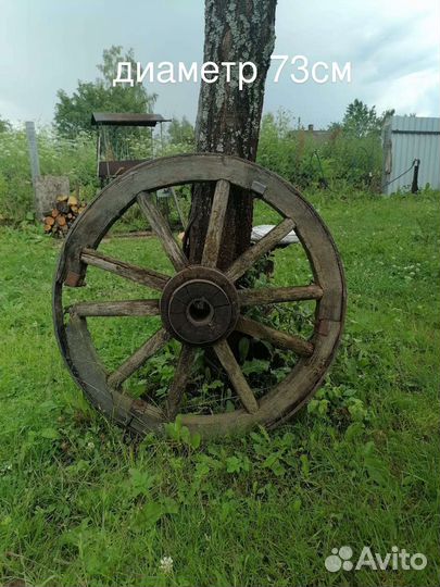 Деревянное колесо на телегу