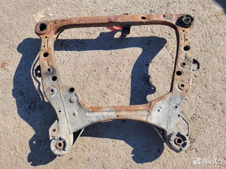 Подрамник передний на HighLander XU20