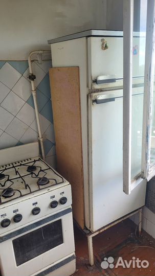 Холодильник бу 2 шт