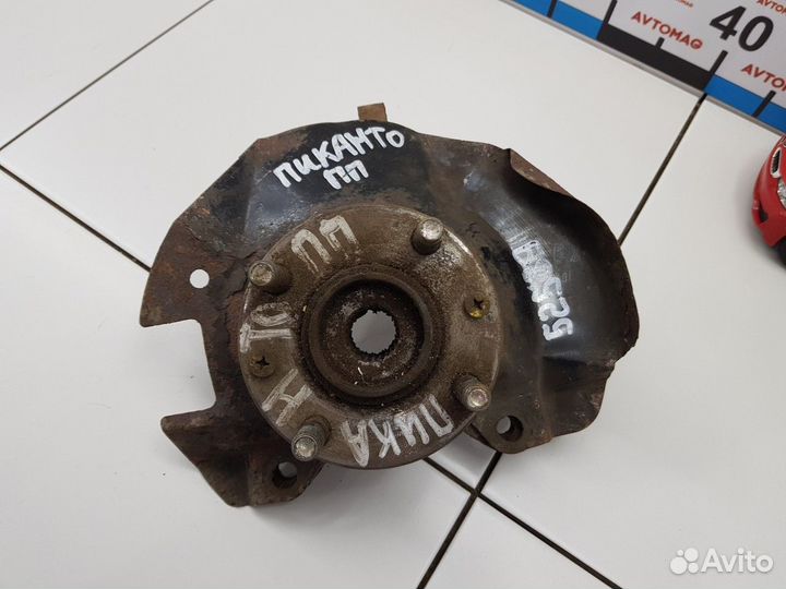 Кулак поворотный передний правый со ступицей