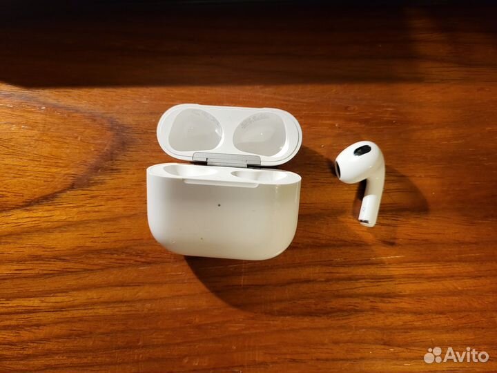 Airpods 3 (Кейс и правый наушник)