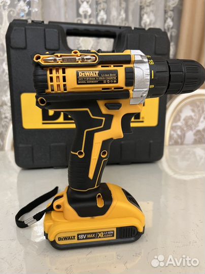 Шуруповерт dewalt с набором инструментов