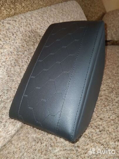 Подлокотник