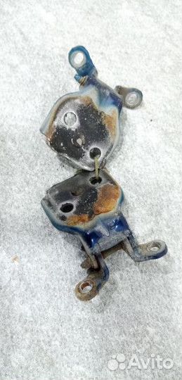 Петля двери передней правой верхняя Honda CR-V 1