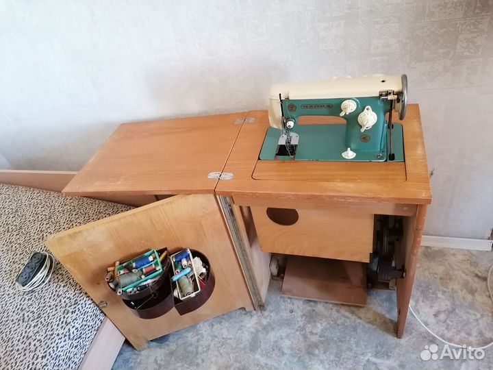 Швейная машина Чайка
