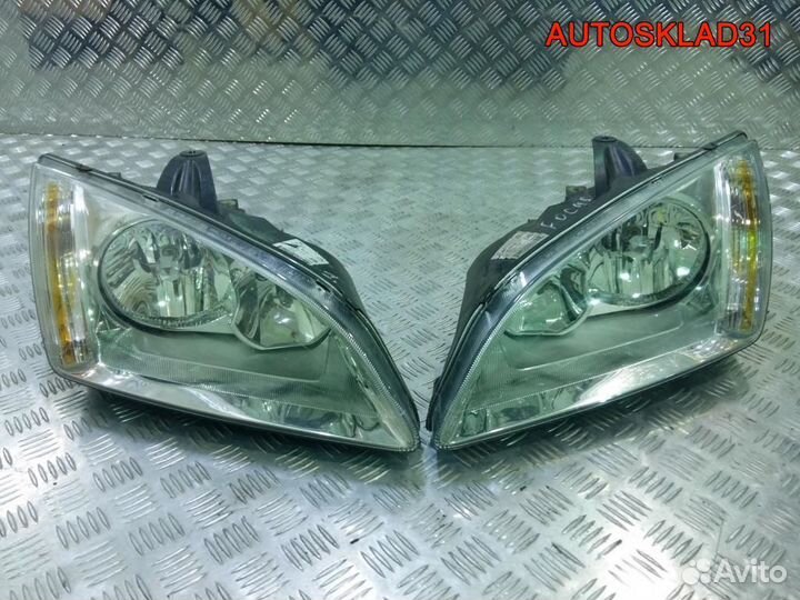 Фара для Форд Фокус 2 1480990 дорестайлинг хром