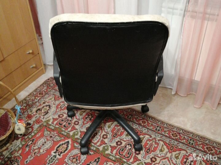 Компьютерное офисное кресло