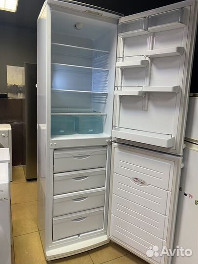 Холодильник с большой морозилкой на Гарантии
