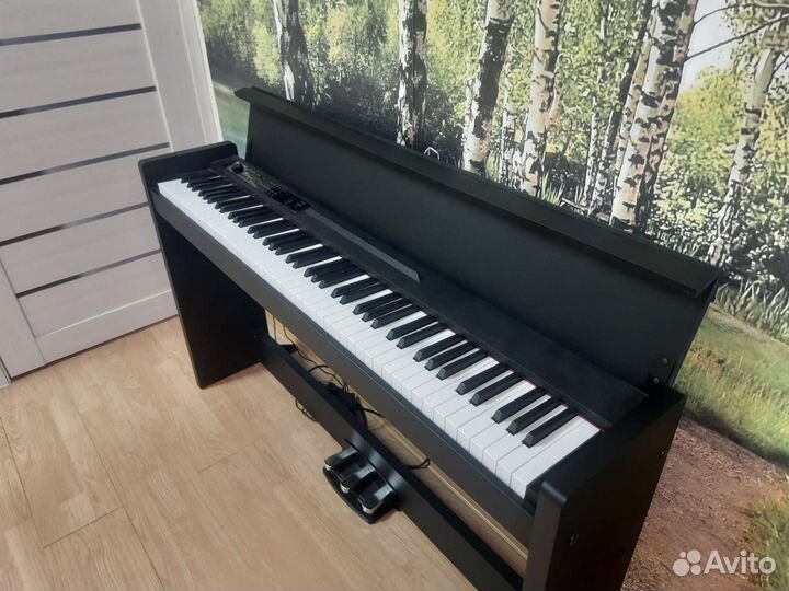 Компактное цифровое пианино Korg LP-380