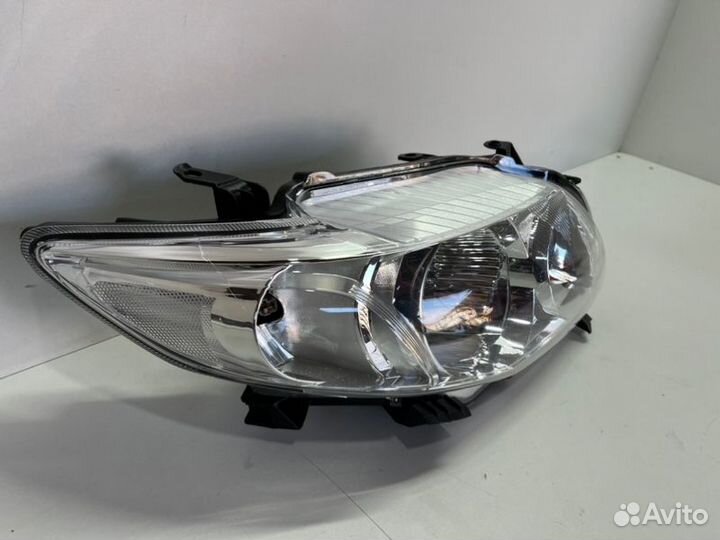 Фара передняя правая Toyota Corolla E150 2006-2009