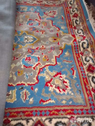 Продам ковры СССР почти новые.висели на стене