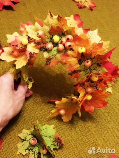 Венок на голову из осенних листьев