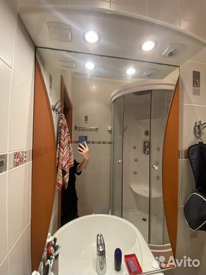 Зеркало с подсветкой и с розеткой