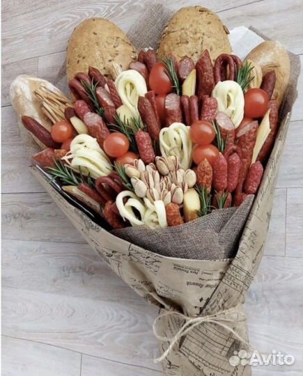 Колбасный букет; съедобный мясной мужской букет
