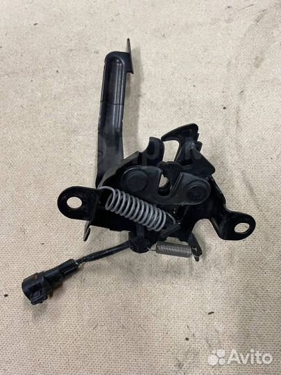 Замок капота Toyota Land Cruiser 300 2021г