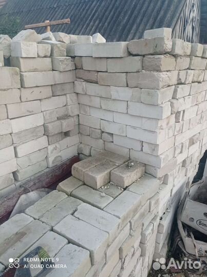 Кирпич и колонны