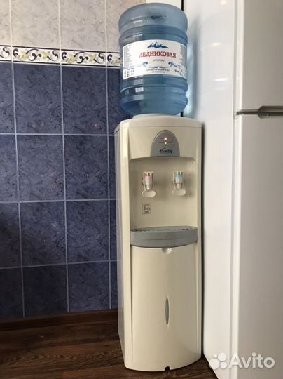 Кулер для воды напольный Family