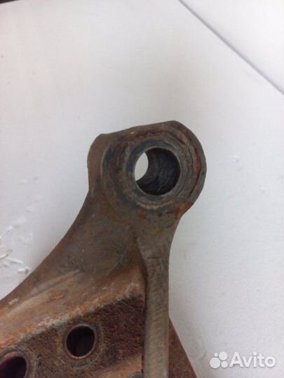 Кронштейн кпп правый Камаз 5490 2018