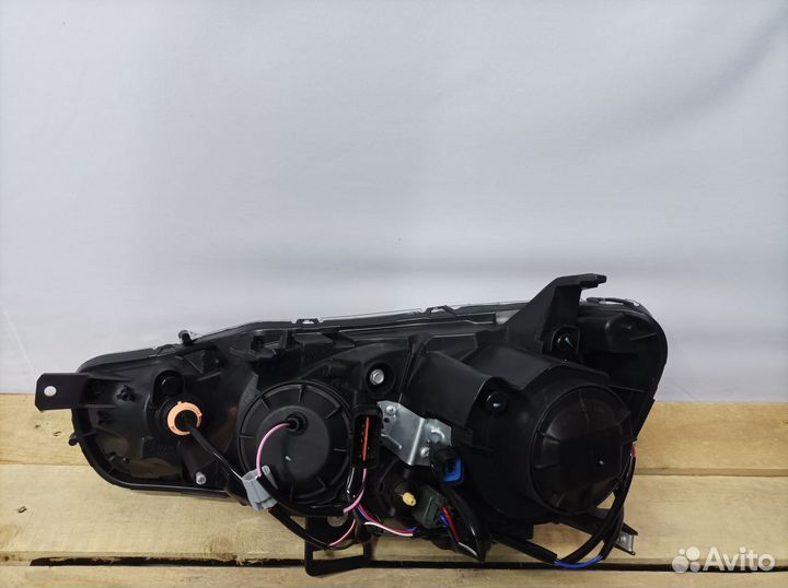 Фара правая Mitsubishi Outlander 2 хл 2007-2012