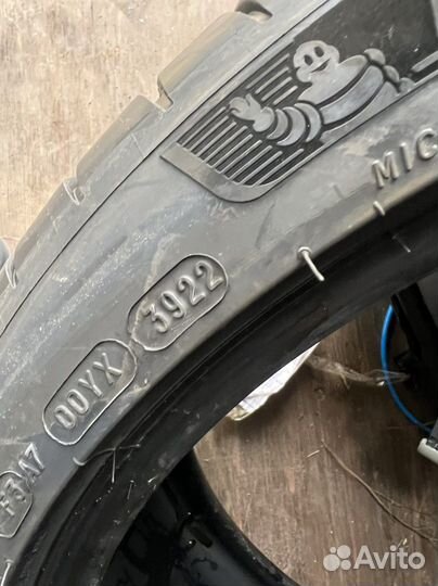 Michelin Pilot Sport 4 S 265/35 R21 и 305/30 R21 104Y