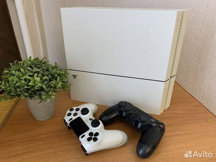 Sony PS4 Fat 500GB Белая Два джойстика