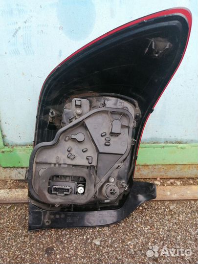 Фонарь задний правый renault logan 2