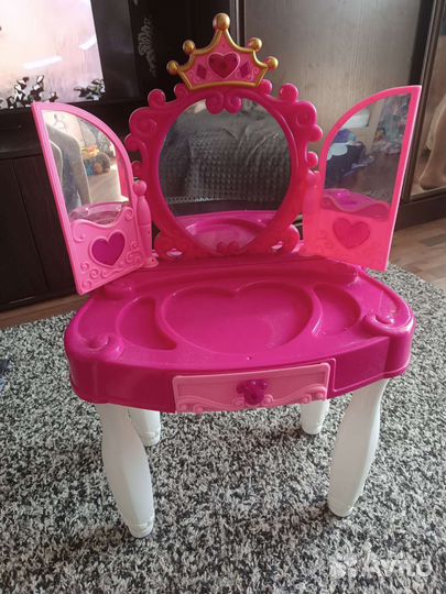 Детский туалетный столик