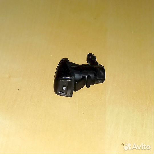 Форсунка омывателя лобового стекла Волга Сайбер