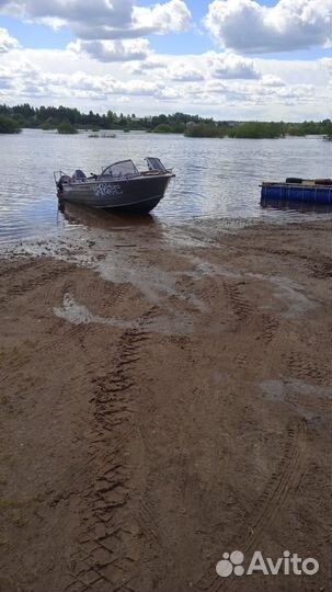 Лодка с мотором