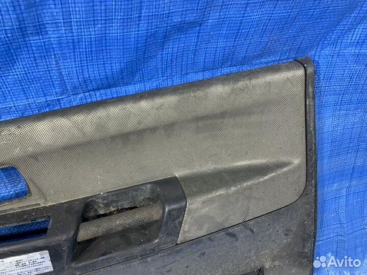 Обшивка дверей передняя правая Mitsubishi Pajero