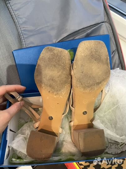 Босоножки женские 38 размер с дефектом