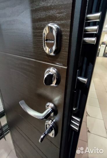 Дверь входная Новелло Зеркало Фацет Венге