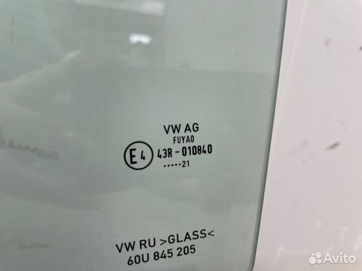 Стекло двери заднее левое Skoda Rapid