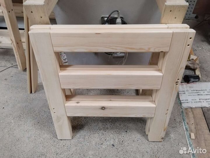 Детская кровать с бортиком