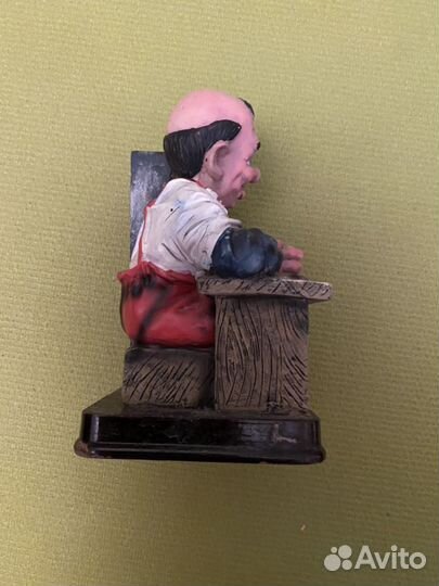 Настольная фигурка