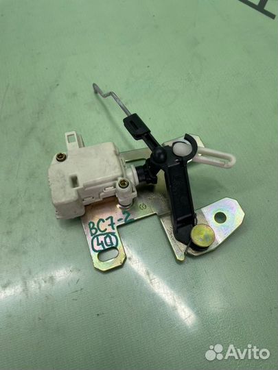 Активатор замка багажника Volkswagen Touareg 7L