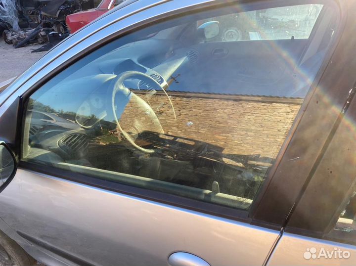 Стекла дверные Peugeot 206