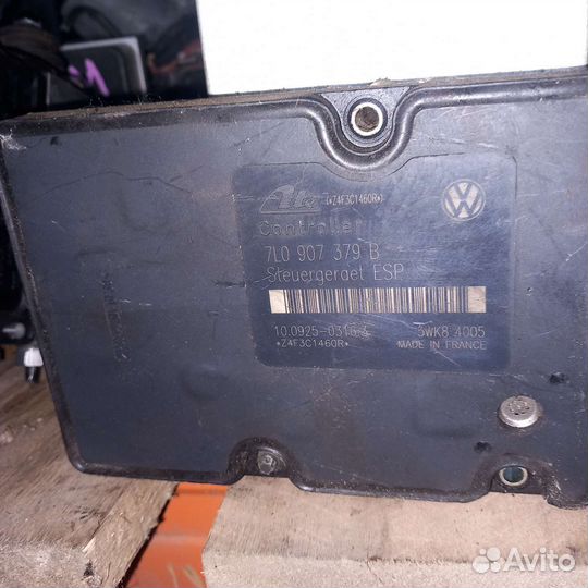 Фольксваген таурек блок ABS 7L0907379B