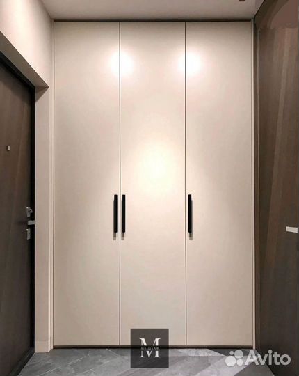 Современный шкаф